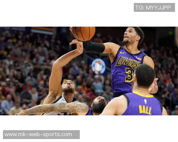 多诺万米切尔半场表现低迷9投仅3中三分球命中率不佳仅得9分4助 多诺万米切尔半场表现低迷9投仅3中三分球命中率不佳仅得9分4助